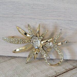 Vintage Signed Weiss Clear Rhinestones Sparkly Gold Tone Pin Brooch
